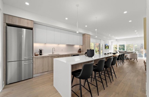 Gravenhurst Villa | Luxury Modern Muskoka Retreat at Muskoka Bay Resort