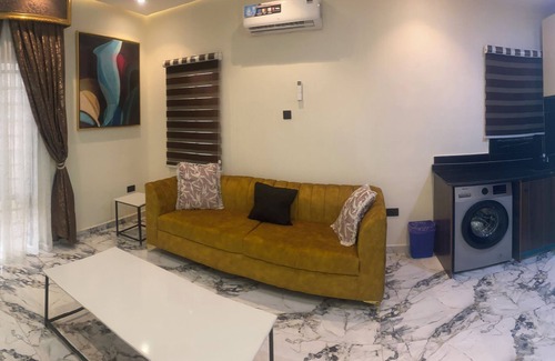 Mushin Apartment | Luxury & Modern Self Check-In Apts near Airport M02b