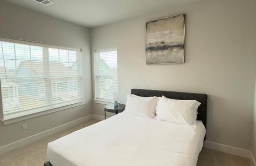 Bastrop House | Luxury Modern Stay in Bastrop