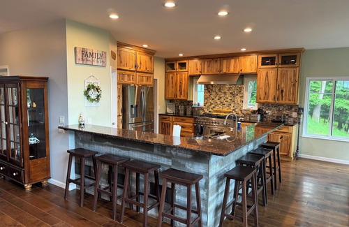 Huntingdon House | Luxury Mountain Home near Lake Raystown