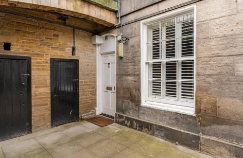 Bonnington Apartment | Luxury New Town Apartment