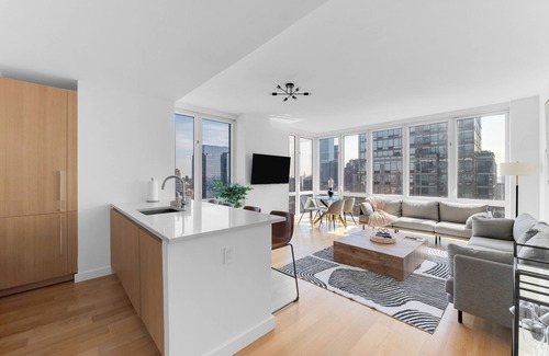 Garment District Apartment | Luxury NYC Skyline 2 BD/2 BA - Amazing VIEWS
