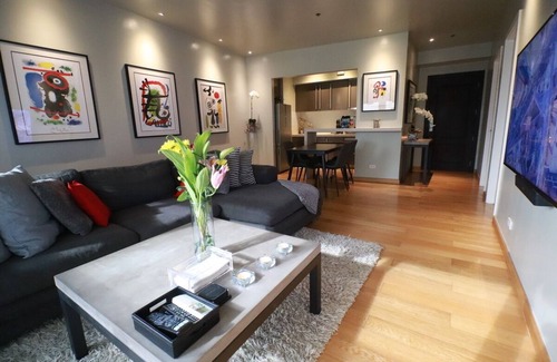Downtown Apartment | Luxury Oasis in Century City/Makati