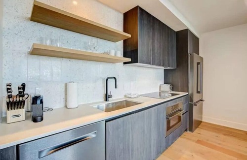 Rainey Street Historic District Apartment | Luxury Oasis on Rainy Street