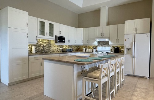 Opal Villa | Luxury Ocean View Villa, Stunning Views, 5 minutes to Beaches