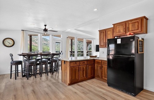 Mammoth Creek House | Luxury Off-Grid Getaway in Paragonah, Utah