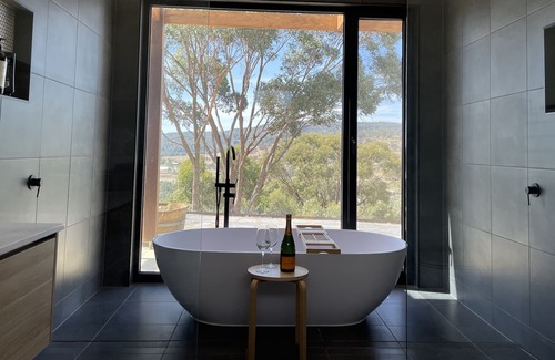 Faraday House | Luxury off grid home on acreage with stunning views