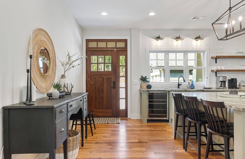 West Union House | LUXURY on Lake Keowee. Quiet cove. Putting green. Near Clemson. Sleeps 18