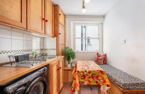 Westbourne Apartment | Luxury One Bedroom Apartment With AC, Balcony, Free Coffee Central London