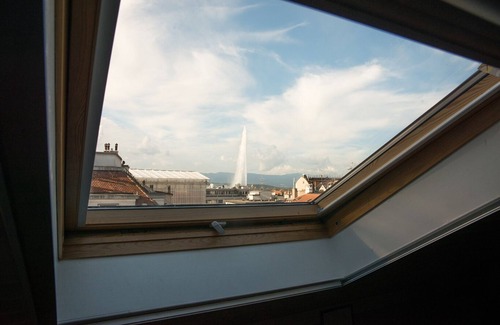 Geneva Apartment | Luxury One-Bedroom Suite with Stunning Views of the Jet d’Eau and Mountains