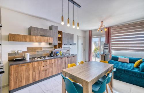 Msida Apartment | Luxury Penthouse Sea Views Garden Terrace 3 Bed 3 Bath 6 People Hot Tub from 1st of June