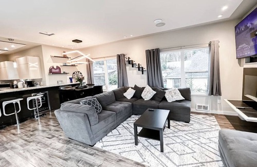 Lair Hill Condo | Luxury Penthouse: City, Mountain & River Views