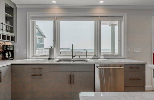 Pine Point Condo | Luxury Penthouse Condo only steps away from Pine Point Beach