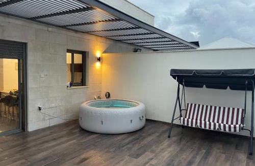 Holon Apartment | luxury penthouse with a jaccuzi, pool and parking