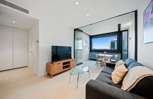 Perth Central Business District Apartment | Luxury Perth CBD Apartment with Pool & Gym - Sleeps 3