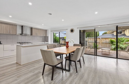 Sanctuary Lakes House | Luxury Point Cook Home 30 mins to Melb CBD!