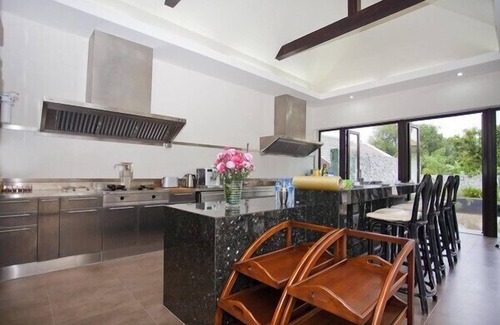 Huai Yai Villa | Luxury Pool Villa Black Pearl
