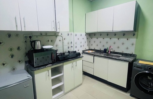 Ikeja House | Luxury Poolside Suite/1BR/Quiet Location with Free Wifi and Cable