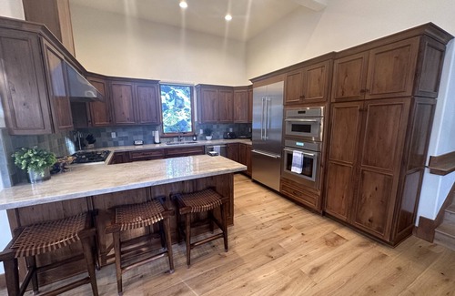 Skyland House | Luxury Private Retreat - near Beaches and Resorts