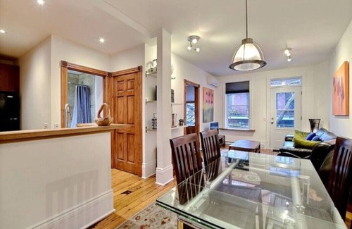 Ville-Marie Apartment | Luxury Quiet Old Montreal Home