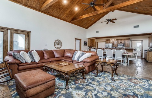 Westminster House | Luxury Ranch Retreat on 100+ Acres Near Dallas w/Pool & Lake Access