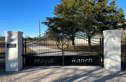 Weston House | Luxury Ranch Retreat With Swimming Pool