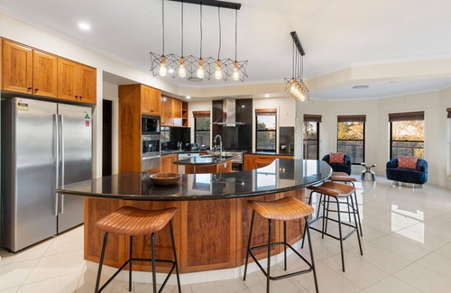 Thornlands House | Luxury Range Stay: 6 bedroom 4 bathroom