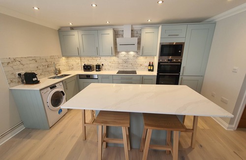Boscombe Apartment | Luxury refitted ground floor two bed/two bath apartment close to Boscombe beach