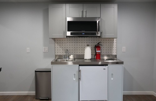 Westminster Triangle Apartment | Luxury Remodeled and furnished private studio with self check-in