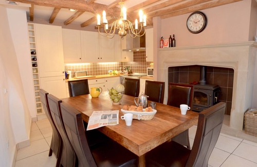 Carlipa House | Luxury renovated farmhouse in quiet village with private pool and parking. Wi-Fi