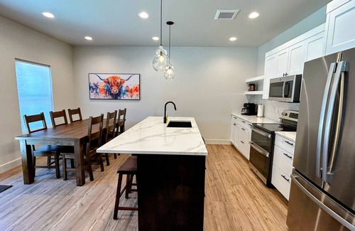 Driggs House | Luxury Retreat Hot Tub Walkable Mountain Views 3 King Bedrooms Modern