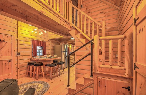 Elizabethton Cabin | Luxury Retreat in the Smokey Mountains/Hot Tub Cabin A