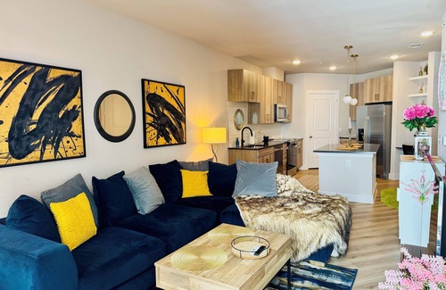 McNeil Condo | Luxury Retreat + Resort Pool