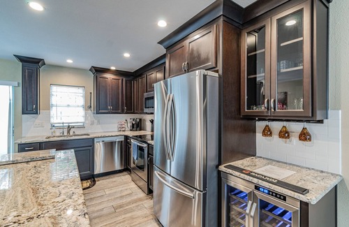 Courier City - Oscawana Condo | ★LUXURY RETREAT★ Walk to Hyde Park, SOHO, Bayshore