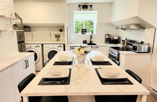 Quartier 5-4 Apartment | Luxury Retreat with Hot Tub | EV Charger & Parking