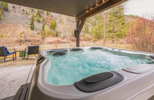 Missoula House | Luxury Riverfront Retreat on Montanas Iconic Blackfoot River with Hot Tub