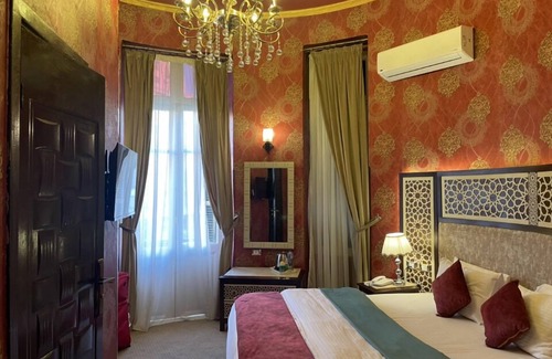Qasr an-Nil Hotel | Luxury Royal honeymoon suite,City view,WI-FI.Heart of downtown