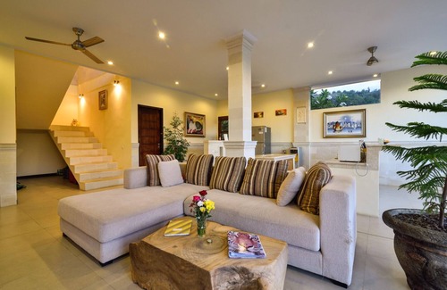 Temukus Villa | Luxury Sea View Villa, 5* Service & Infinity Pool