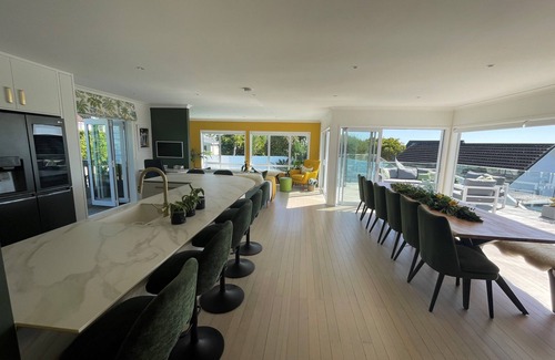 Mairangi Bay Villa | Luxury Seaside Village Resort