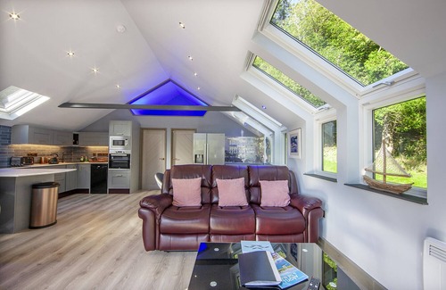 Benderloch Cabin | Luxury Self Catering Lodge with Hot Tub - Palms 2, Loch Etive, North Connel
