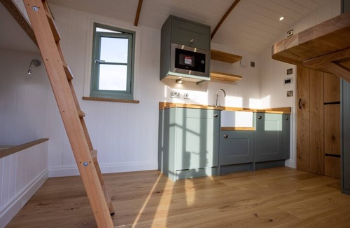Monknash Cabin | Luxury Shepherds Hut near Glamorgan Coast