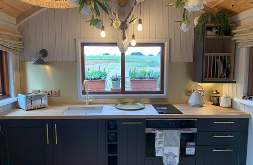 Saint Blazey Apartment | Luxury Shepherds Hut and Hot Tub Retreat