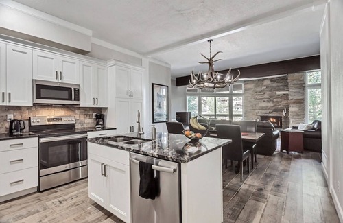 Deer Valley Condo | Luxury ski condo: 150 Yds to Lifts 100 Yds to SKi School @ Deer Valley!