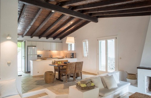Kanapitsa Villa | Luxury Skiathos Villa | Three-Bedroom Villa | Vromolimnos