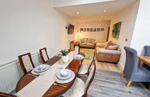 Kirkby House | Luxury Sleeps 11 Kirkby Home by City SuperHost