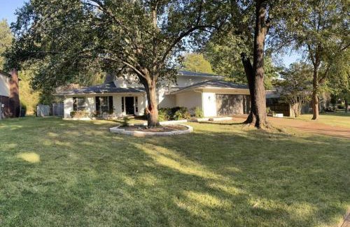 Cordova House | Luxury Southern Mansion w/Pool