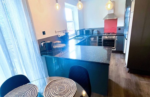 Selhurst Condo | Luxury, Spacious 1 bedroom Flat