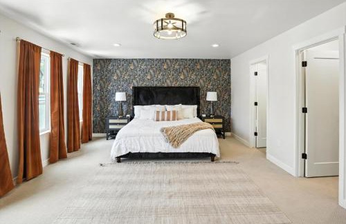 Deer Mountain House | Luxury Stay Hot Tub-Games-Arcade Balcony Views