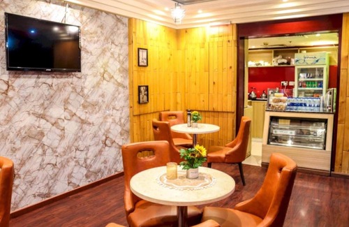 Naif House | Luxury Stay in Dubai near Union Metro
