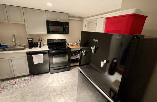 Upper Darby Apartment | Luxury Suite. Conveniently Located. Free Parking.